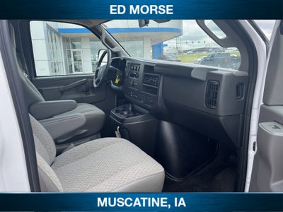 2025 GMC Savana Passenger LT